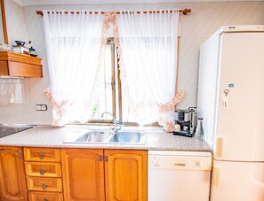 Refrigerador, microondas, horno y lavavajillas 