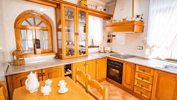 Réfrigérateur, micro-ondes, four, lave-vaisselle