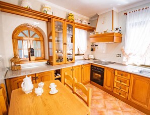 Refrigerador, microondas, horno y lavavajillas 