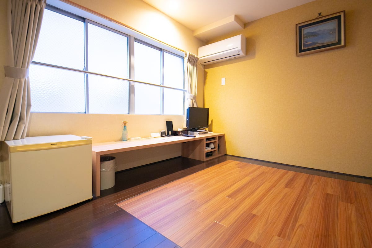 1 Schlafzimmer, Schreibtisch, Bügeleisen/Bügelbrett, kostenloses WLAN