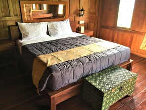 Traditional Double or Twin Room | Desk, bed sheets - Kubu Taru (Sidemen)