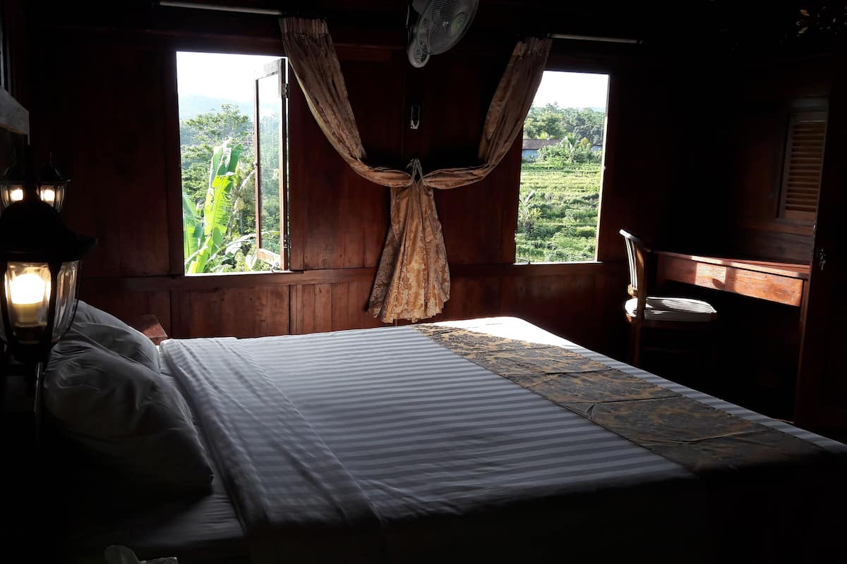 Desk, bed sheets