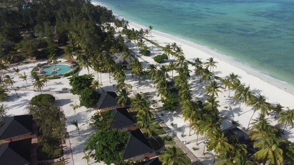 Private beach nearby, white sand, sun loungers, beach bar - VRclub - Paje Palms Beach Resort (Paje)