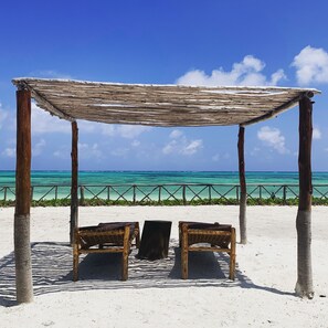 Private beach nearby, white sand, sun-loungers, beach bar - VRclub - Paje Palms Beach Resort (Paje)