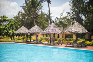 2 outdoor pools, pool umbrellas, sun loungers - VRclub - Paje Palms Beach Resort (Paje)