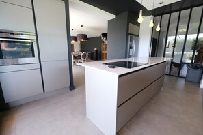 Fridge, microwave, oven, stovetop - Vacation rental SAINT REMY DE PROVENCE LS1-340 (Saint Remy de Provence)