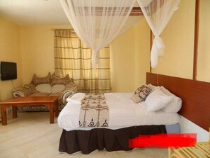 Executive Room | Premium bedding, memory foam beds, desk, laptop workspace