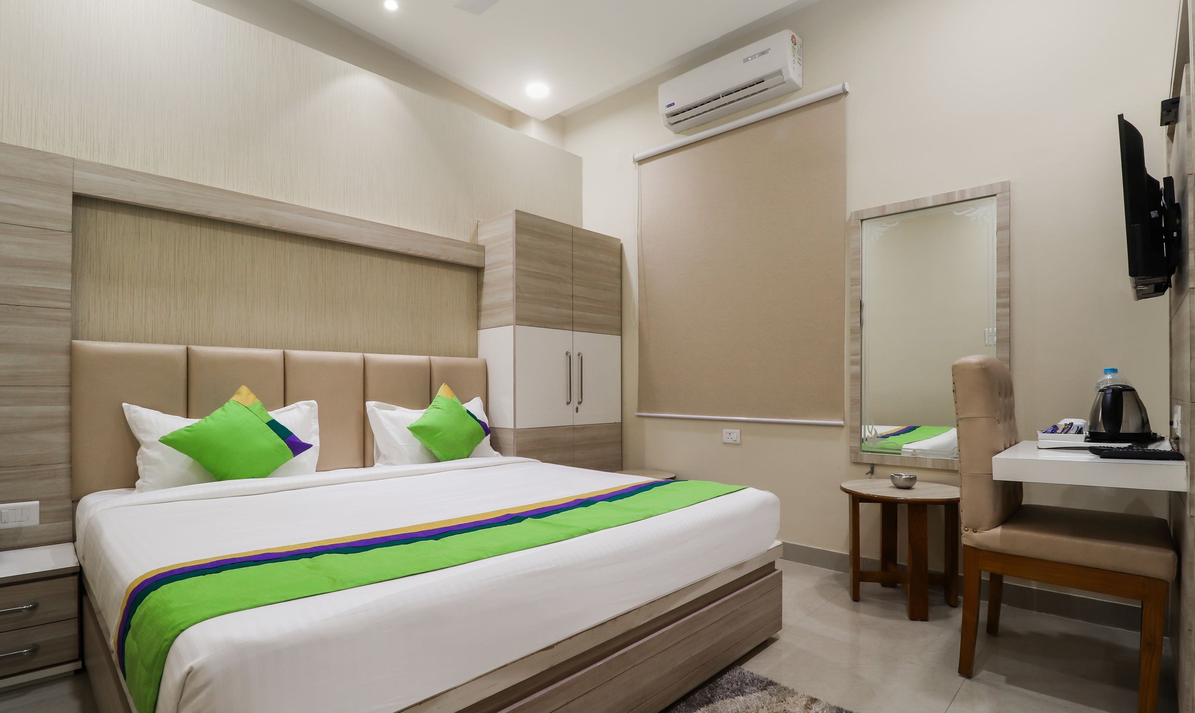 Iron/ironing board, rollaway beds, free WiFi