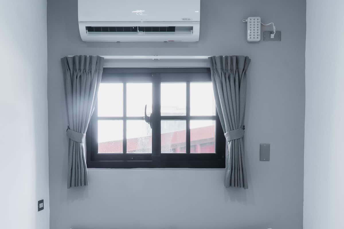 Economy Double Room | Desk, laptop workspace, free WiFi, bed sheets
