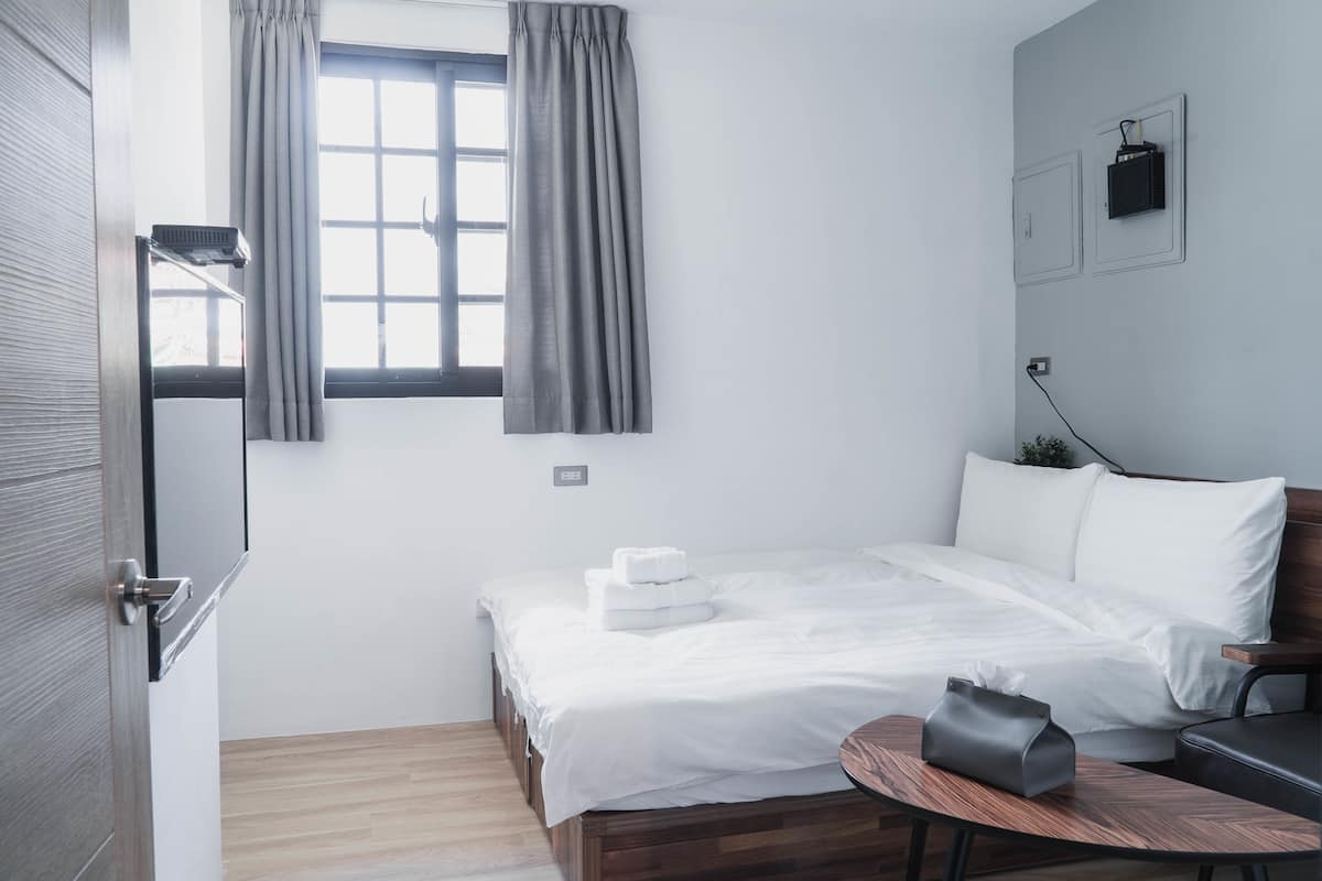 Gallery House, 2 Double Beds | Desk, laptop workspace, free WiFi, bed sheets