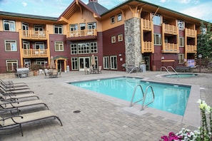 Appartement, 2 slaapkamers | Zwembad | Een verwarmd zwembad