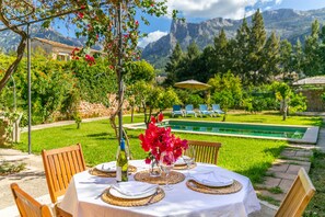 Outdoor dining - Captivating Mallorcan Villa With A Pool In Soller. Up to 4 Guests (Sóller)