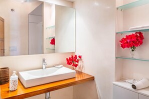 Bathtub - Captivating Mallorcan Villa With A Pool In Soller. Up to 4 Guests (Sóller)