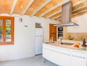 Kühlschrank, Mikrowelle, Ofen, Geschirrspüler