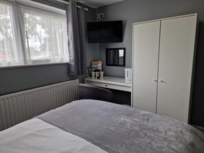 双人房 | 特色装修、特色家居、熨斗/熨板、免费婴儿床