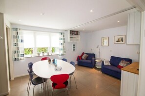 Ferienhaus | Essbereich im Zimmer