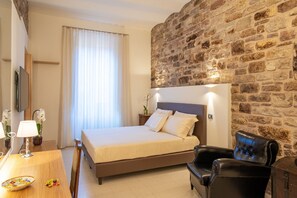 Habitación superior (101) | 1 dormitorio, edredones de plumas, minibar y caja fuerte