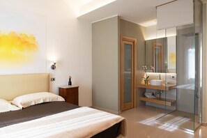 Deluxe Double Room (202) | 1 bedroom, down comforters, minibar, in-room safe - Portica 10 (Assisi)