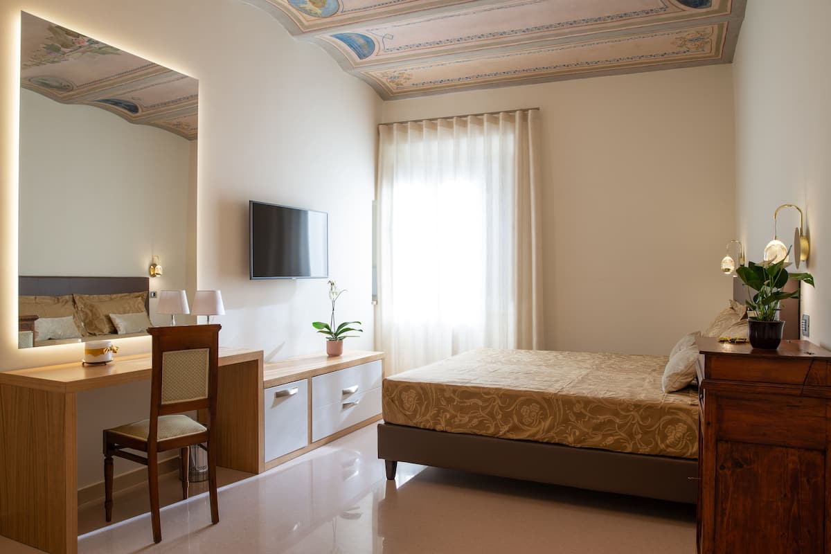 Deluxe Double or Twin Room (203) | 1 bilik tidur, gebar bulu kapas, bar mini, peti besi dalam bilik