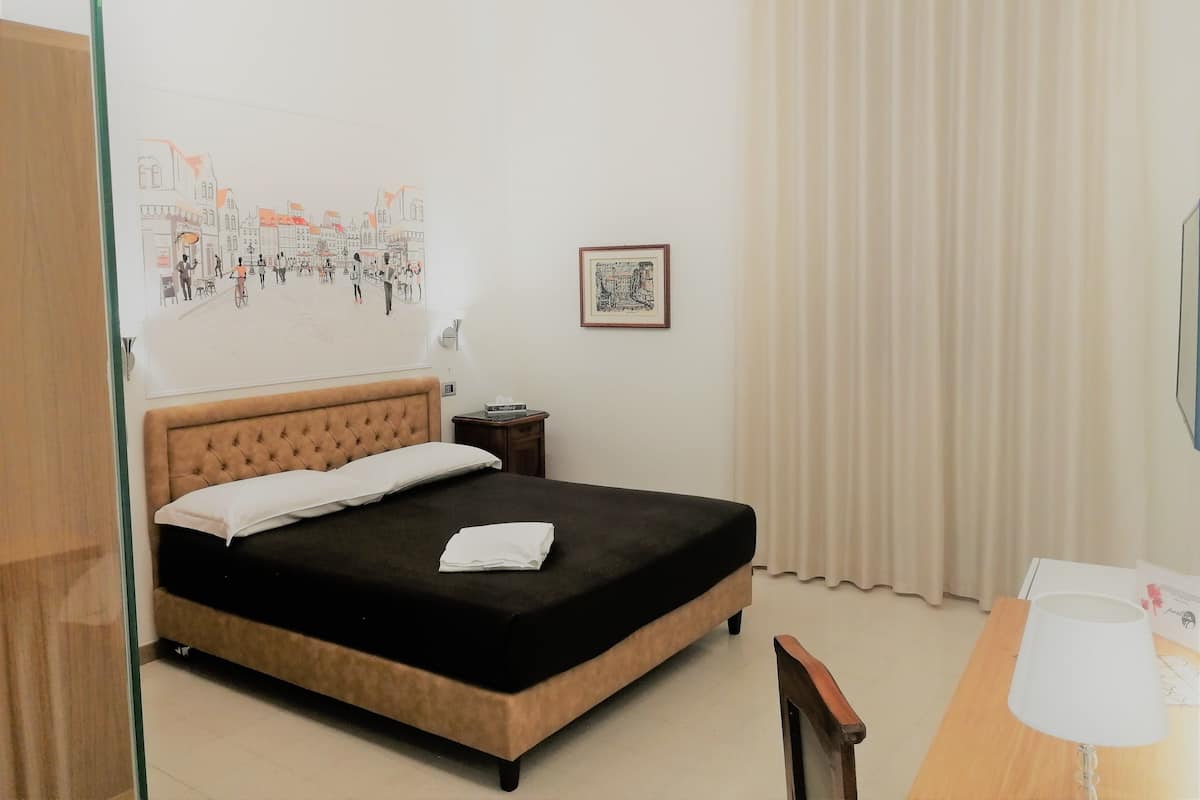 Deluxe Double Room (102) | 1 bilik tidur, gebar bulu kapas, bar mini, peti besi dalam bilik