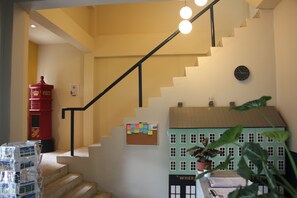 Private Room | Living area