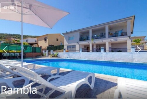 HOUSE 270M2 TWO INDEPENDENT PLANTS POOL AND BARBECUE 8 ROOMS