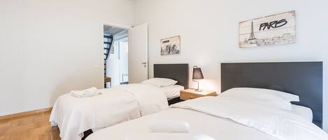 4 bedrooms, iron/ironing board, free WiFi