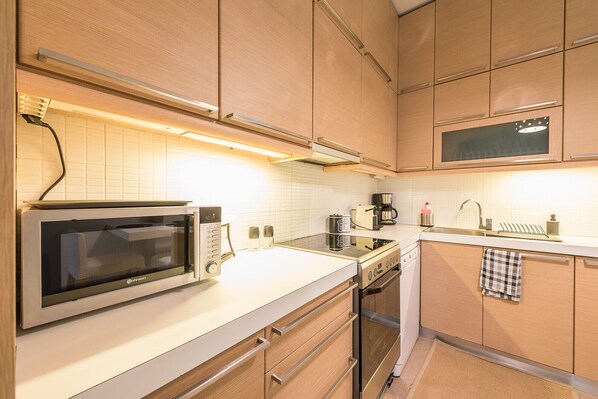 Fridge, oven, dishwasher, coffee/tea maker