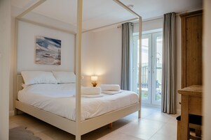 Deluxe Apartment | Individually decorated, individually furnished, laptop workspace