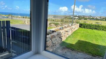 Individually decorated, individually furnished, laptop workspace