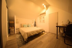 1 bedroom, individually decorated, individually furnished, desk