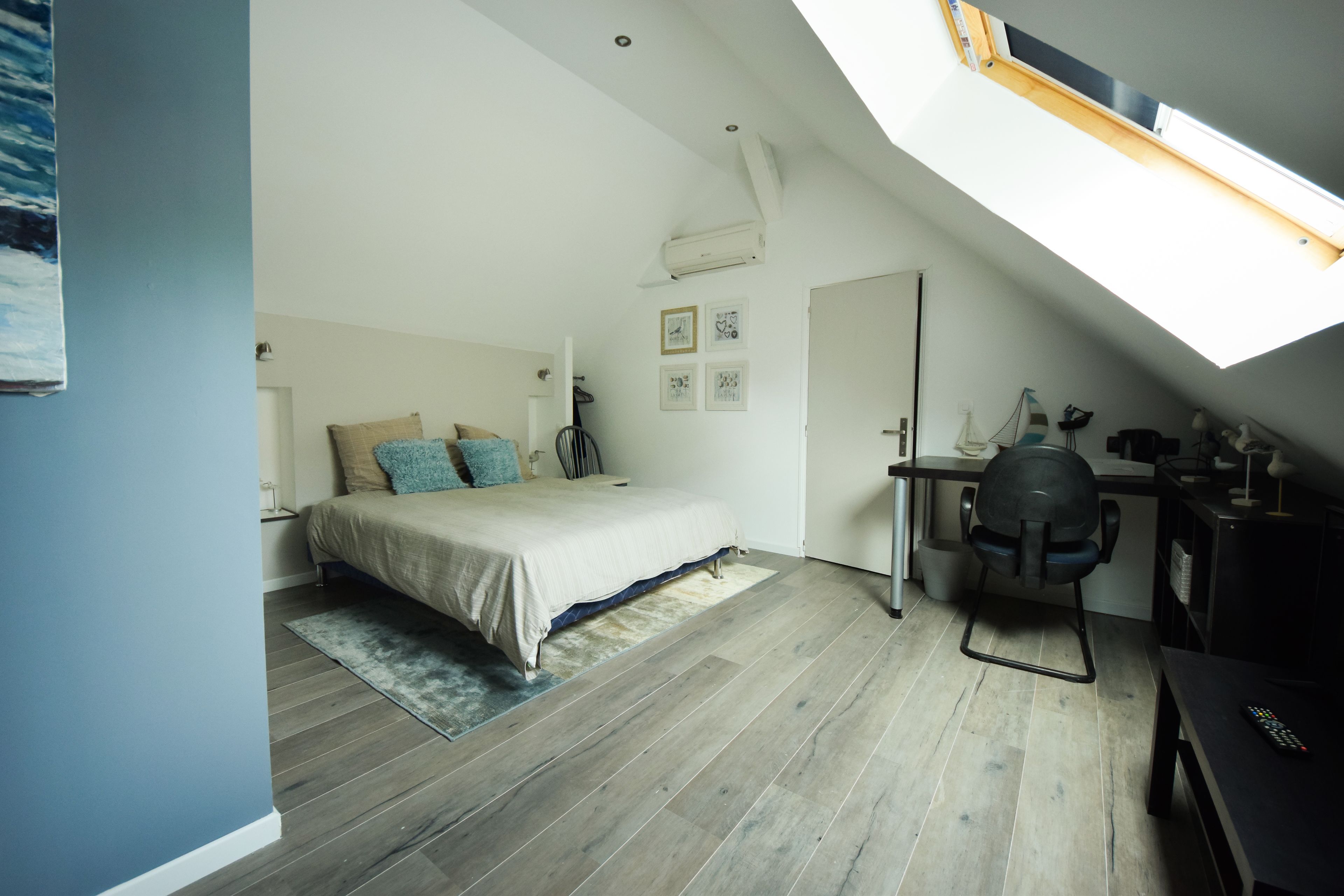 1 chambre, décoration personnalisée, ameublement personnalisé, bureau