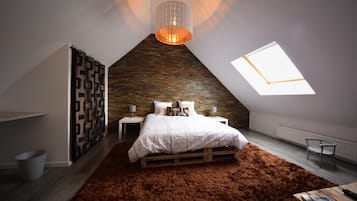 Superior Double Room | 1 bedroom, individually decorated, individually furnished, desk
