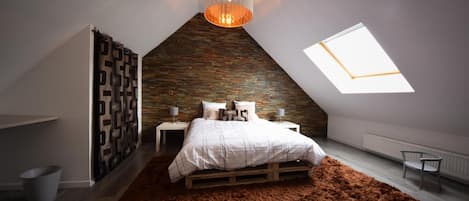 Superior Double Room | 1 bedroom, individually decorated, individually furnished, desk