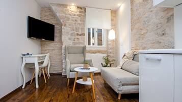 Deluxe Apartment | Living area