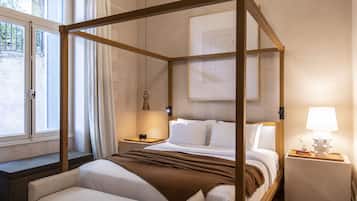 Suite de diseñador, vista a la ciudad (The Tale Suite) | 1 habitación, ropa de cama de alta calidad y minibar