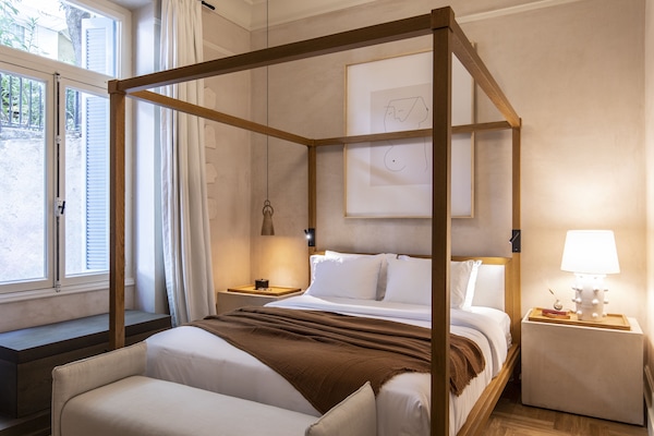 Design lakosztály, kilátással a városra (The Tale Suite) | 1 hálószoba, prémium ágynemű, minibár és széf a szobában