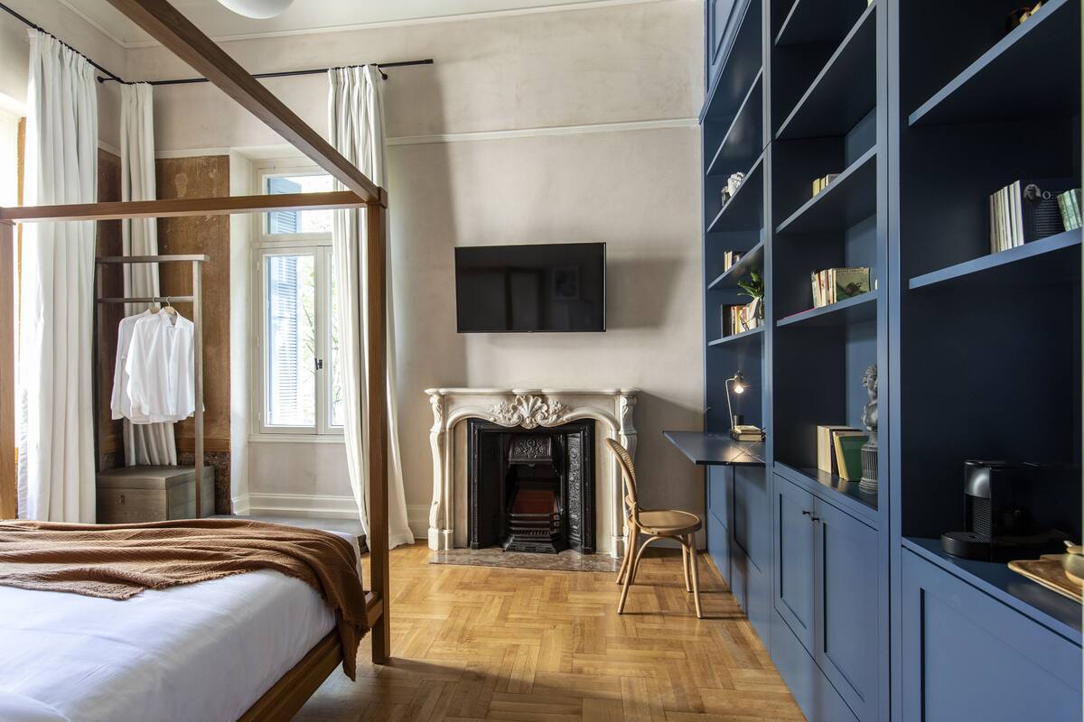 The Sonnet | Premium bedding, minibar, in-room safe, blackout drapes