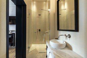 Design-Doppelzimmer, Stadtblick (The Sonnet) | Badezimmer | Regendusche, Haartrockner, Bademäntel, Hausschuhe