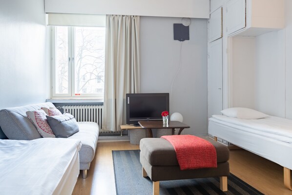 Tomannsrom – familie, delt bad | Individuelt dekorert, individuelt innredet og barnesenger (inkludert)