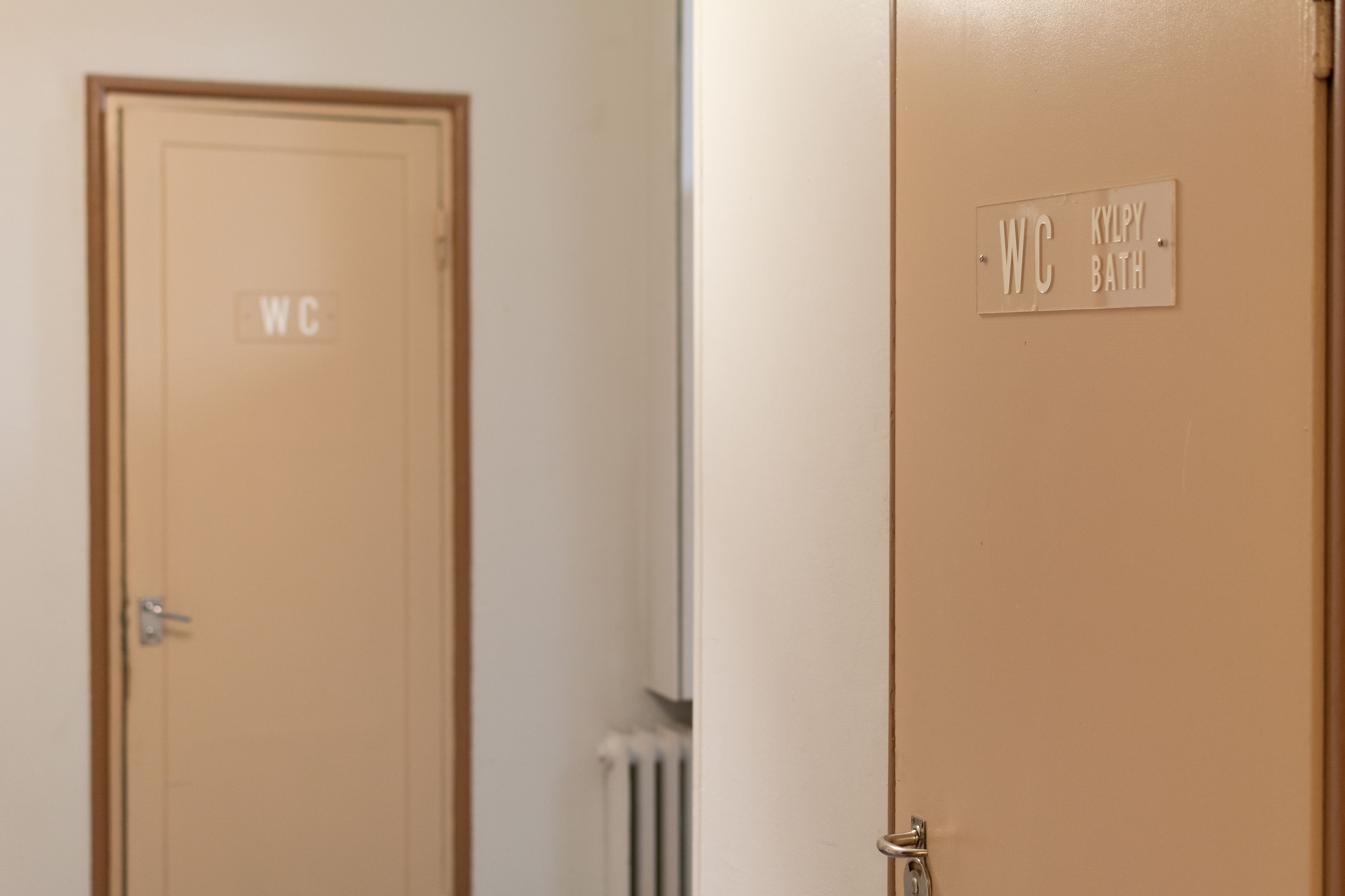 Two doors, one labeled "WC" and the other "WC KILPY BATH".