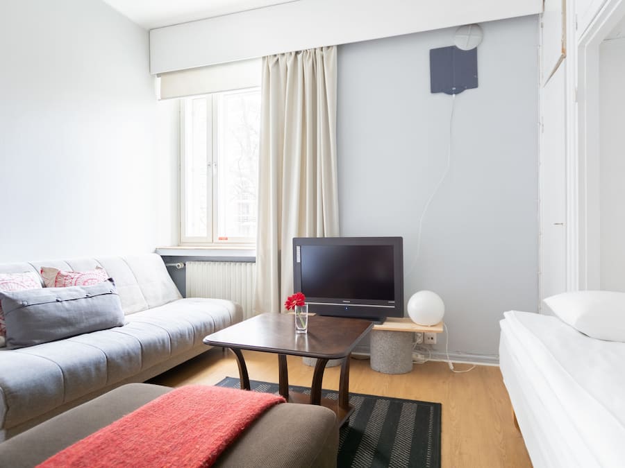 Family Twin Room, Shared Bathroom | Individually decorated, individually furnished, free cribs/infant beds