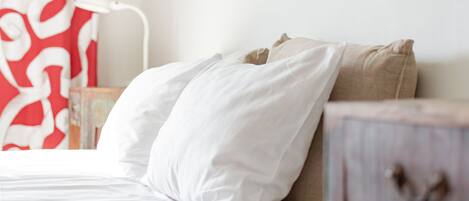 Kamar Double, kamar mandi umum | Didekorasi berbeda-beda dan dilengkapi dengan perabotan berbeda-beda