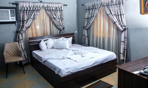 Deluxe Room | Desk, laptop workspace, blackout drapes, free WiFi - The Oragon Hotel (Lagos)