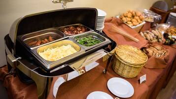 Daily cooked-to-order breakfast for a fee