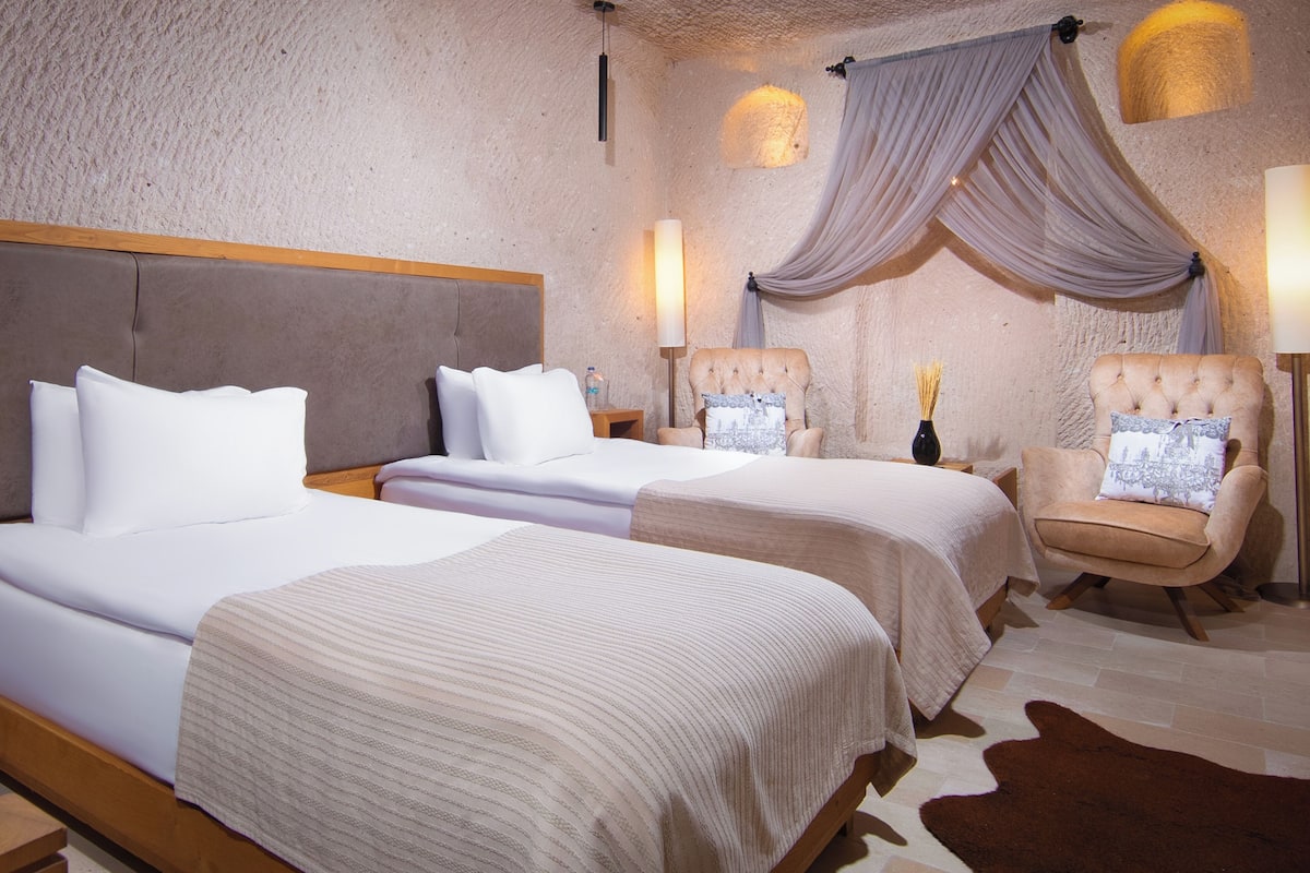 Kisevi Superior Room | เครื่องนอนระดับพรีเมียม, มินิบาร์, ตู้นิรภัยในห้องพัก, โต๊ะทำงาน
