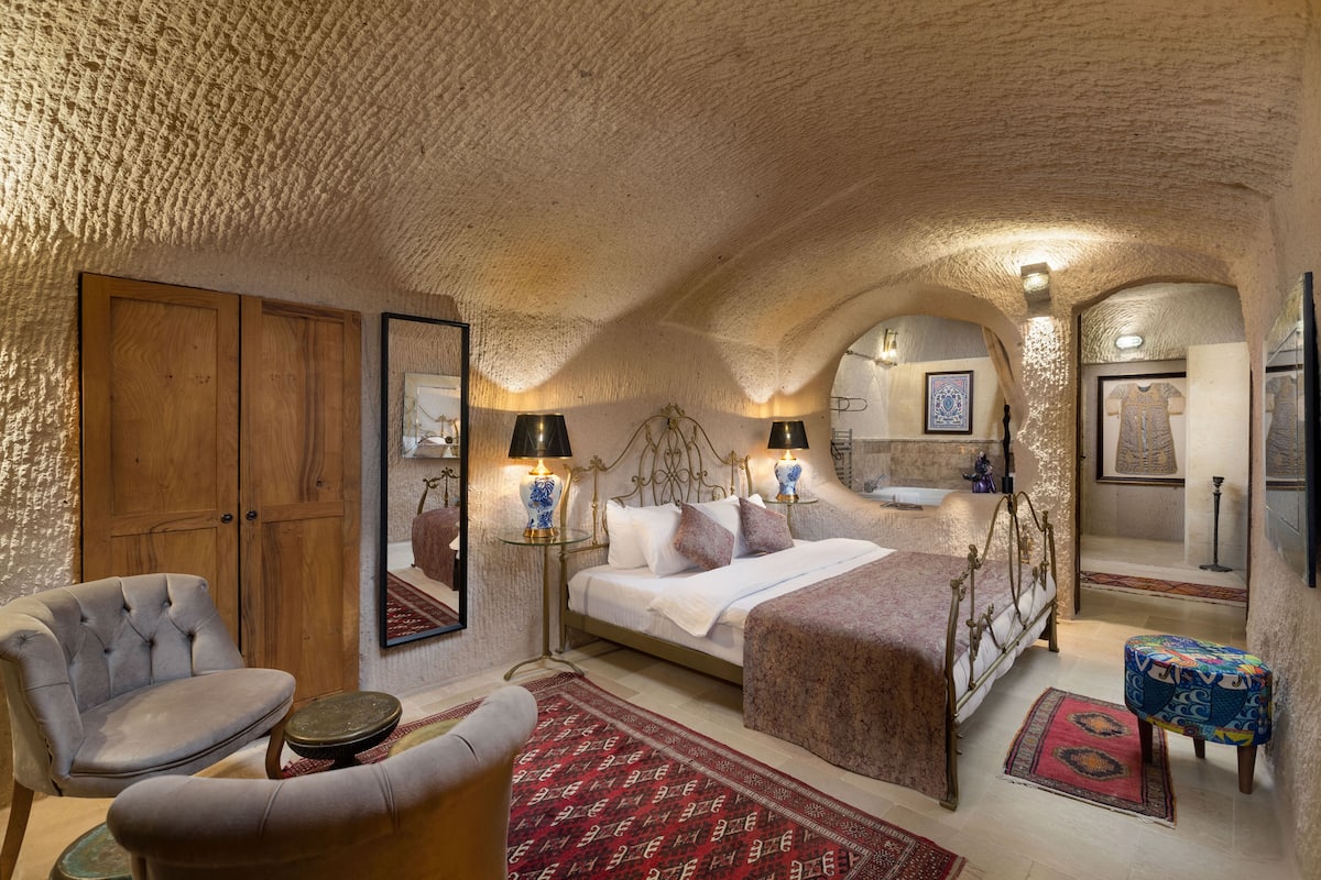Family Castle Superior Suite | เครื่องนอนระดับพรีเมียม, มินิบาร์, ตู้นิรภัยในห้องพัก, โต๊ะทำงาน