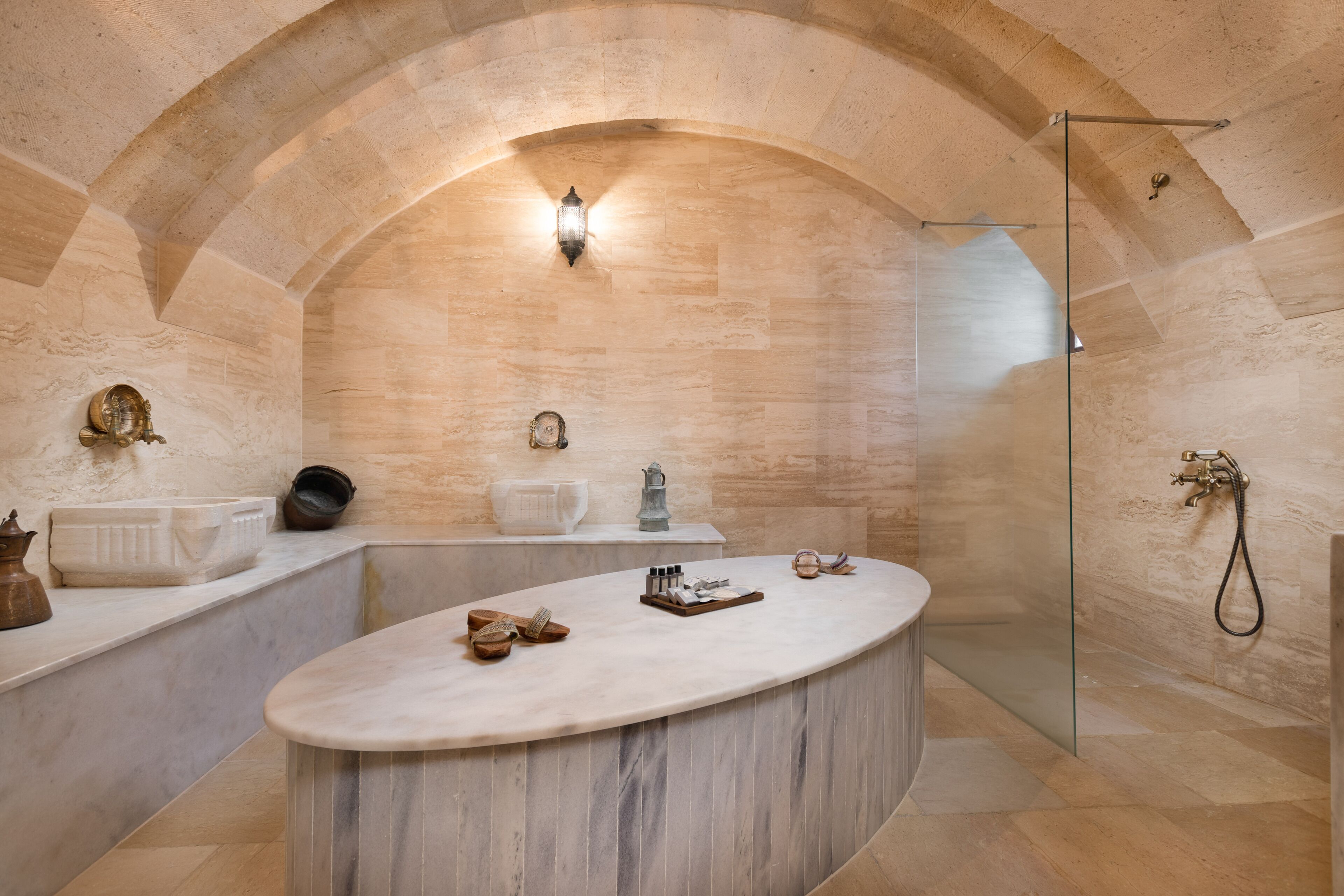 hammam royal suite | bathroom | free toiletries, hair dryer, slippers, towels