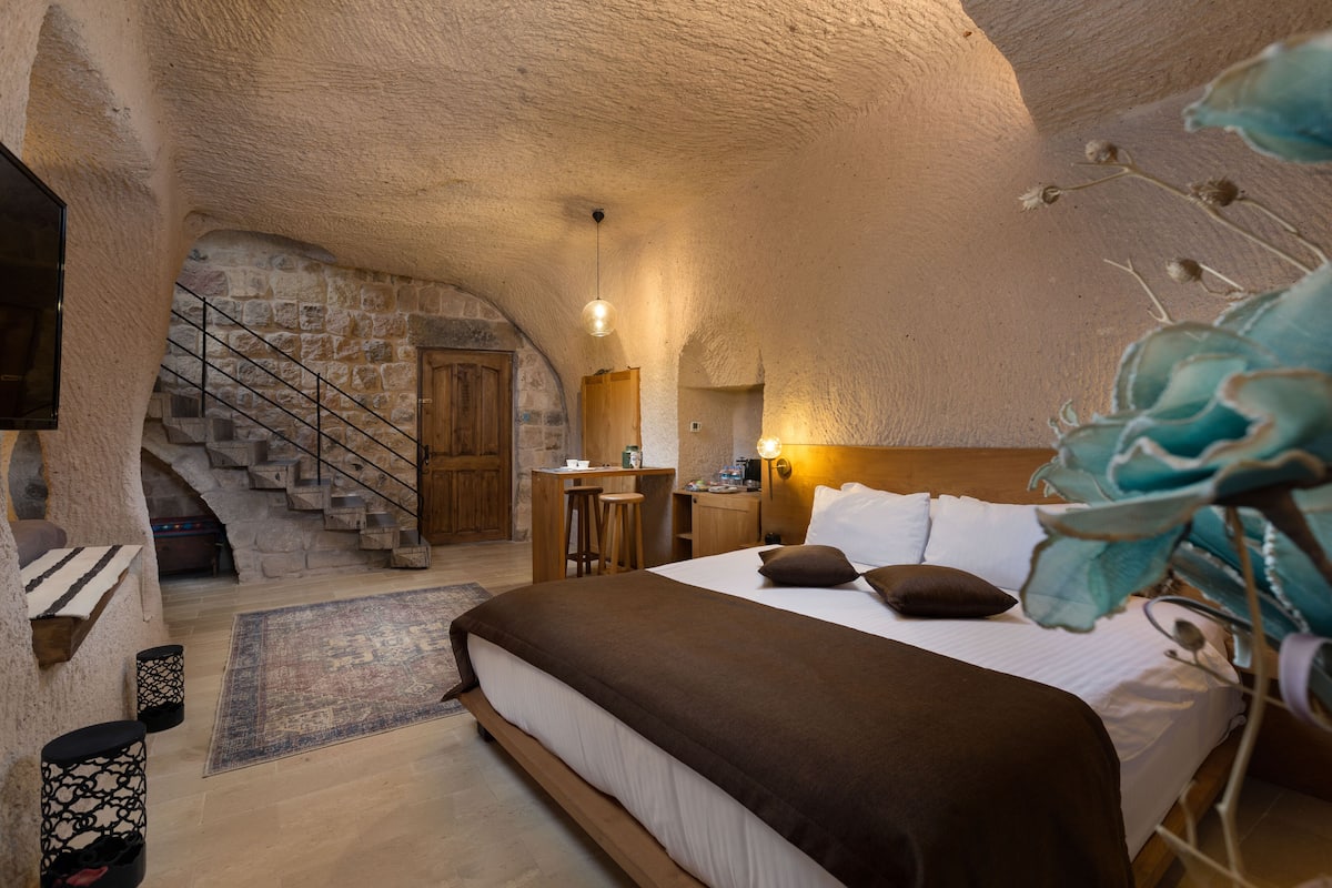 Novelist Family Suite | 1 bedroom, premium bedding, minibar, in-room safe