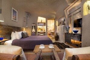 Vasil Superior Room | 高档床上用品、迷你吧、客房内保险箱、特色装修